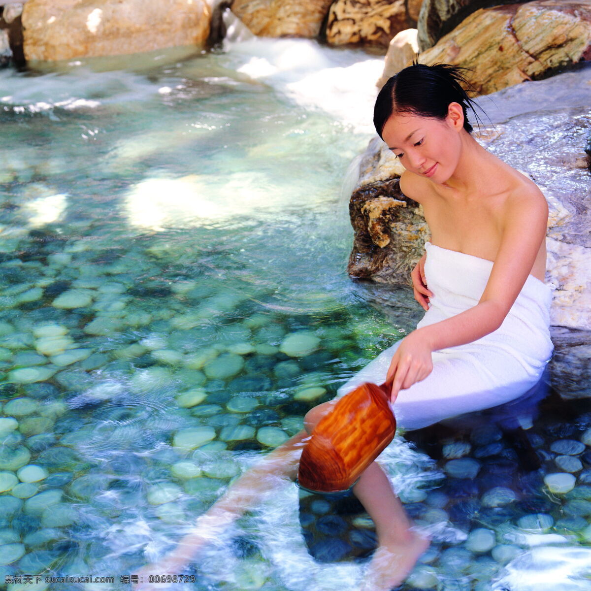 溫泉 養(yǎng)生 美容 女人 洗溫泉 皮膚護理 養(yǎng)顏 洗浴 生活人物 人物圖片