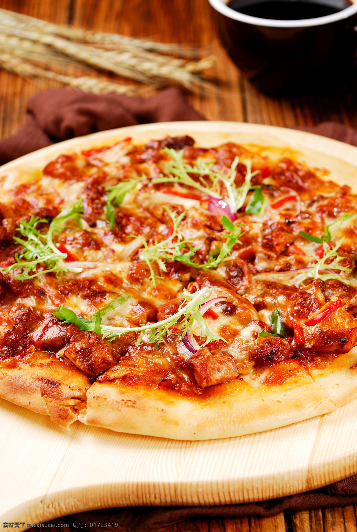 米兰 烤鸡 披萨 pizza 比萨 刚出炉的披萨 意大利披萨 培根披萨 香肠披萨 芝士披萨 水果披萨 海鲜披萨 榴莲披萨 夏威夷披萨 牛肉披萨 鸡肉披萨 烤肠披萨 餐饮美食 西餐美食