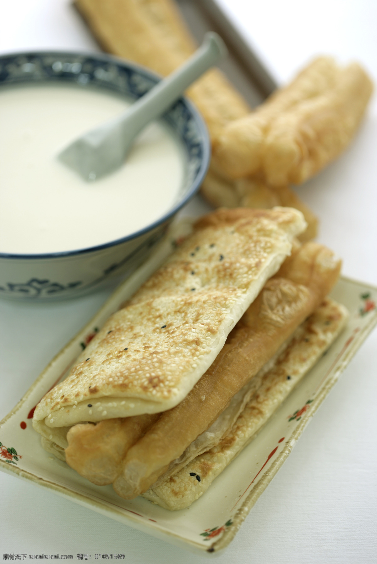 早餐 豆?jié){ 油條 早點 飲品 中式早餐 飲料 餐飲 傳統(tǒng)早餐 菜譜 家常菜 攝影菜 傳統(tǒng)美食 餐飲美食