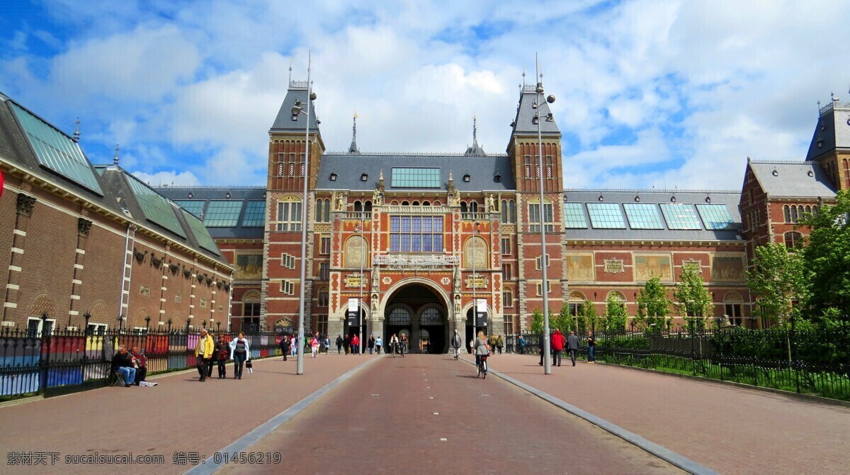 阿姆斯特丹 国立 博物馆 荷兰风格 场馆建筑 道路 骑车人行人 行道树 蓝天白云 景观 景点 荷兰 旅游风光摄影 畅游世界 旅游篇 旅游摄影 国外旅游