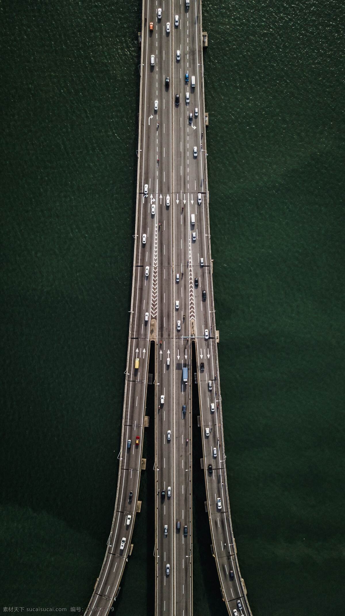 沿海高速公路 海洋 大海 沿海 高速 海水 海上高速公路 汽车 俯视 俯拍 航拍 现代科技 交通工具