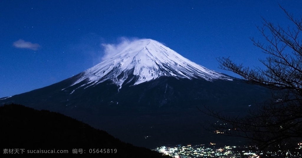日本 富士山 日本富士山 富士山全貌 日本风情 樱花 雪山 山 山峰 山峦 山脉 湖面 湖 国外美丽风光 旅游摄影 国外旅游