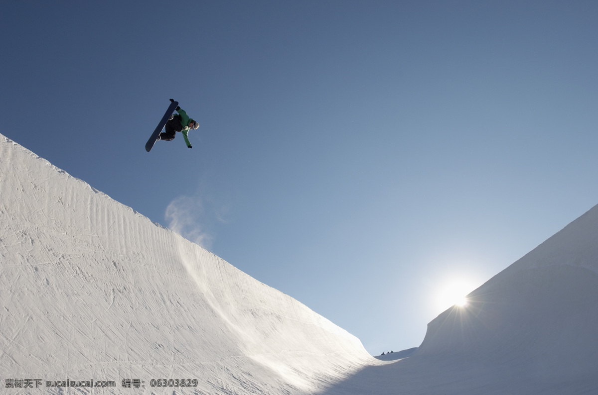 腾空 滑雪 运动员 滑雪运动员 滑雪场风景 滑雪公园风景 雪地风景 美丽雪景 体育运动 生活百科 灰色