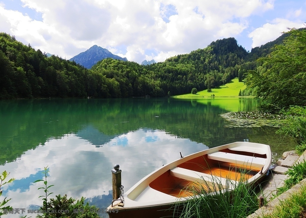 木船 山峰 湖面 自然生态 背景 自然 生态 清新