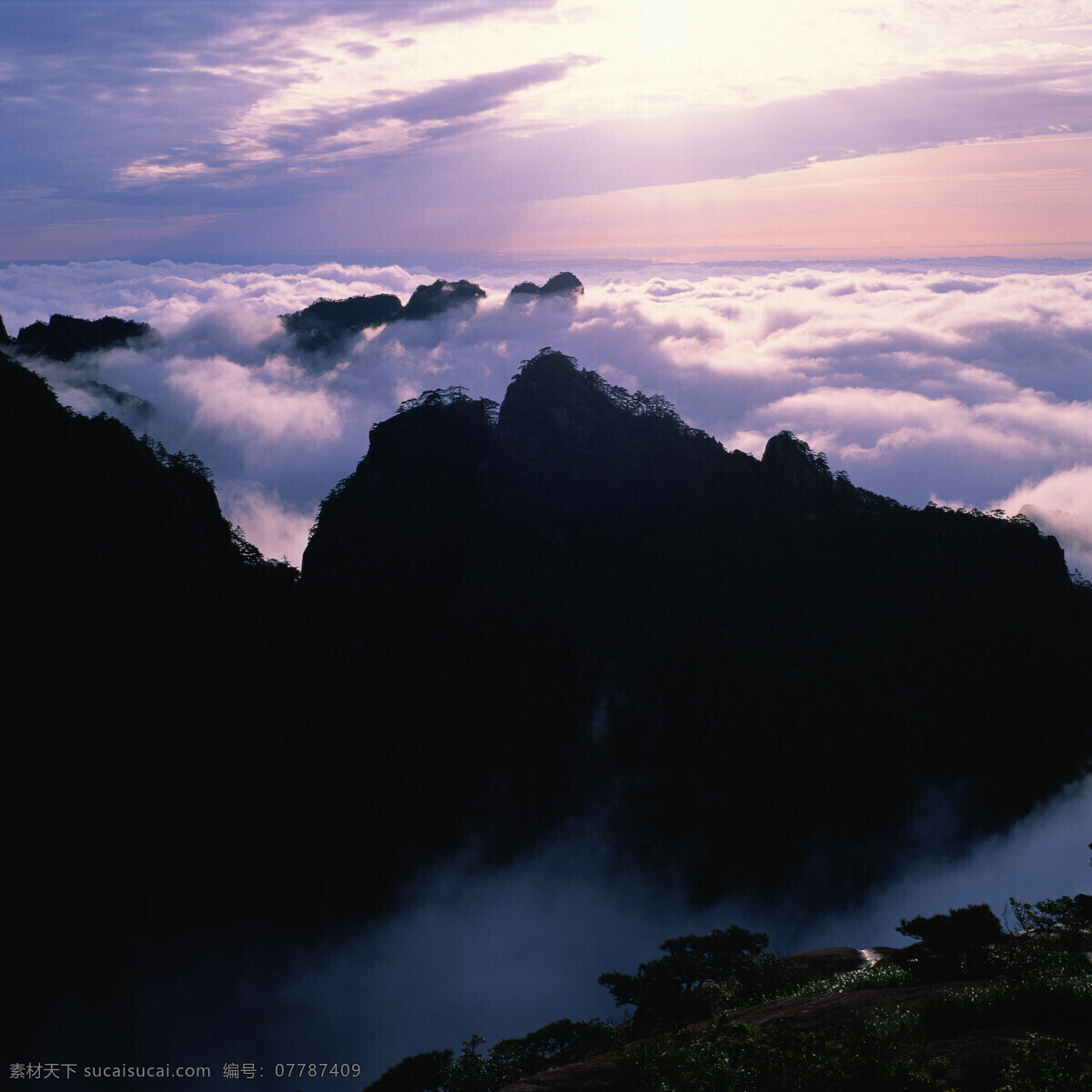 高山 云煙 景色 深山 青山 煙霧 綠樹 樹木 天空 白云 高清圖片 山水風(fēng)景 風(fēng)景圖片