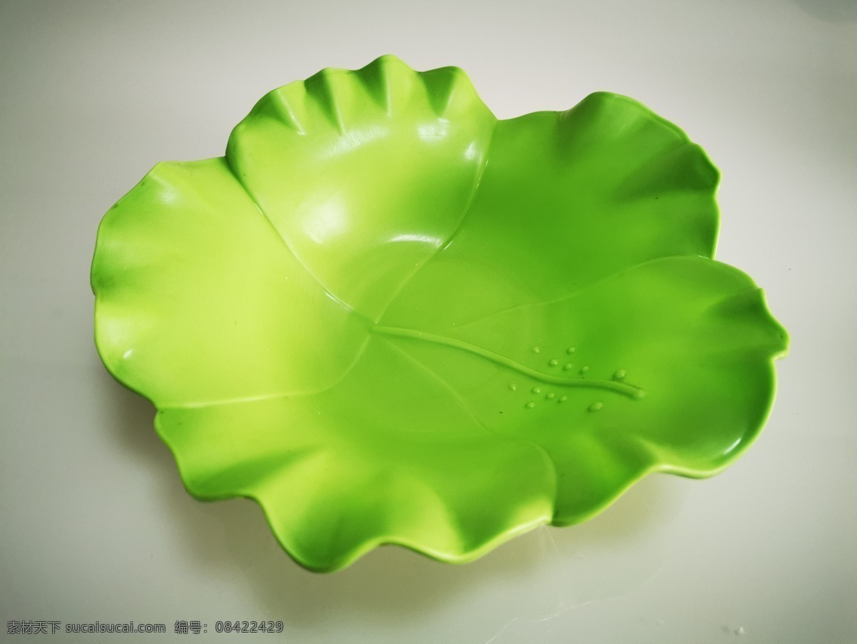 绿色盘子 盘子 水果盘子 餐具 大水果盘 中水果盘 小水果盘 杯子 绿色餐具 餐饮美食 餐具厨具