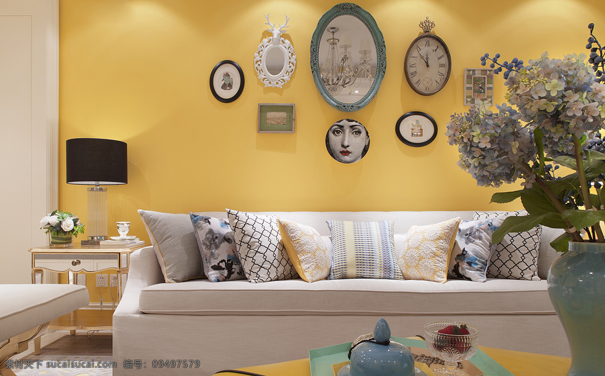 美式 客厅 室内设计 家装 效果图 室内 鲜花 沙发 抱枕 圆形墙饰 黑色台灯