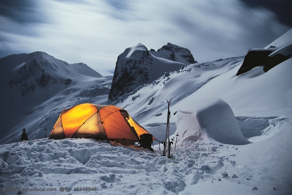 雪山 上 帐篷 高清 冬天 雪地运动 风景 摄影图片 高清图片 体育运动 生活百科 黑色