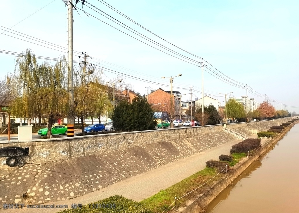 城市 河道 风景图片 河流 混浊 房屋 天空 美景 建筑景观 自然景观