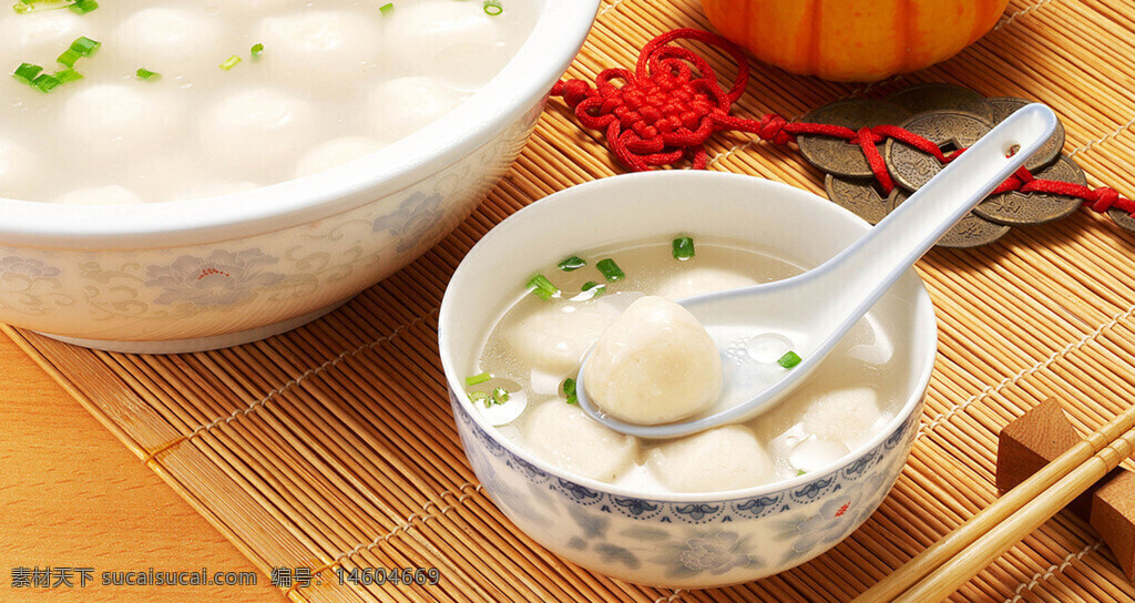 蔥花 咸湯圓 元宵 中餐 傳統(tǒng)美食 節(jié)日食品 湯圓 中式點心 中國傳統(tǒng) 糯米制品 清湯 碗裝 新年美食