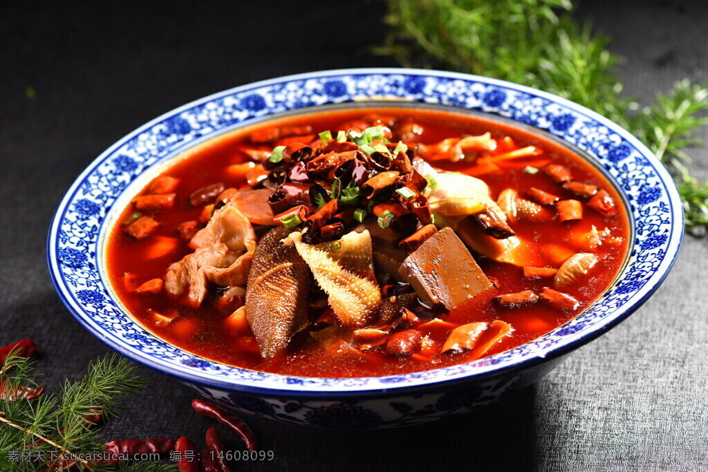 川味毛血旺 麻辣火鍋 四川美食 傳統(tǒng)中餐 麻辣燙 毛血旺菜品 中式湯鍋 辣味料理 川菜經(jīng)典 豬血豆腐 毛肚火鍋 香辣鍋底 美食攝影 紅油湯底 辣椒香料