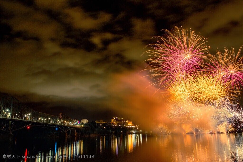 烟花表演 夜空烟花 节日庆典 绚丽烟花 夜景摄影 城市桥梁 河面倒影 节日氛围 欢乐时刻 烟花绽放 庆祝活动 多彩烟花 夜晚灯光 节日气氛 城市夜景