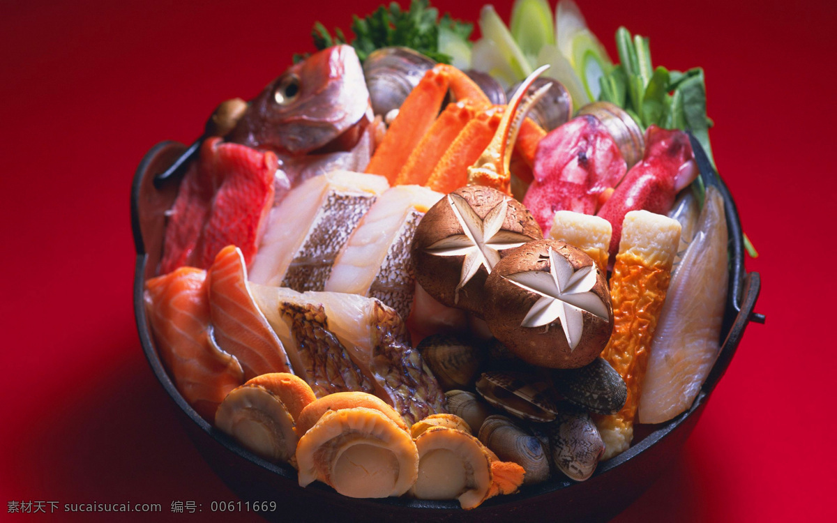 海鲜砂锅 砂锅 蘑菇 鱼肉 螃蟹 牡蛎 鱿鱼 饮食类 餐饮美食 传统美食