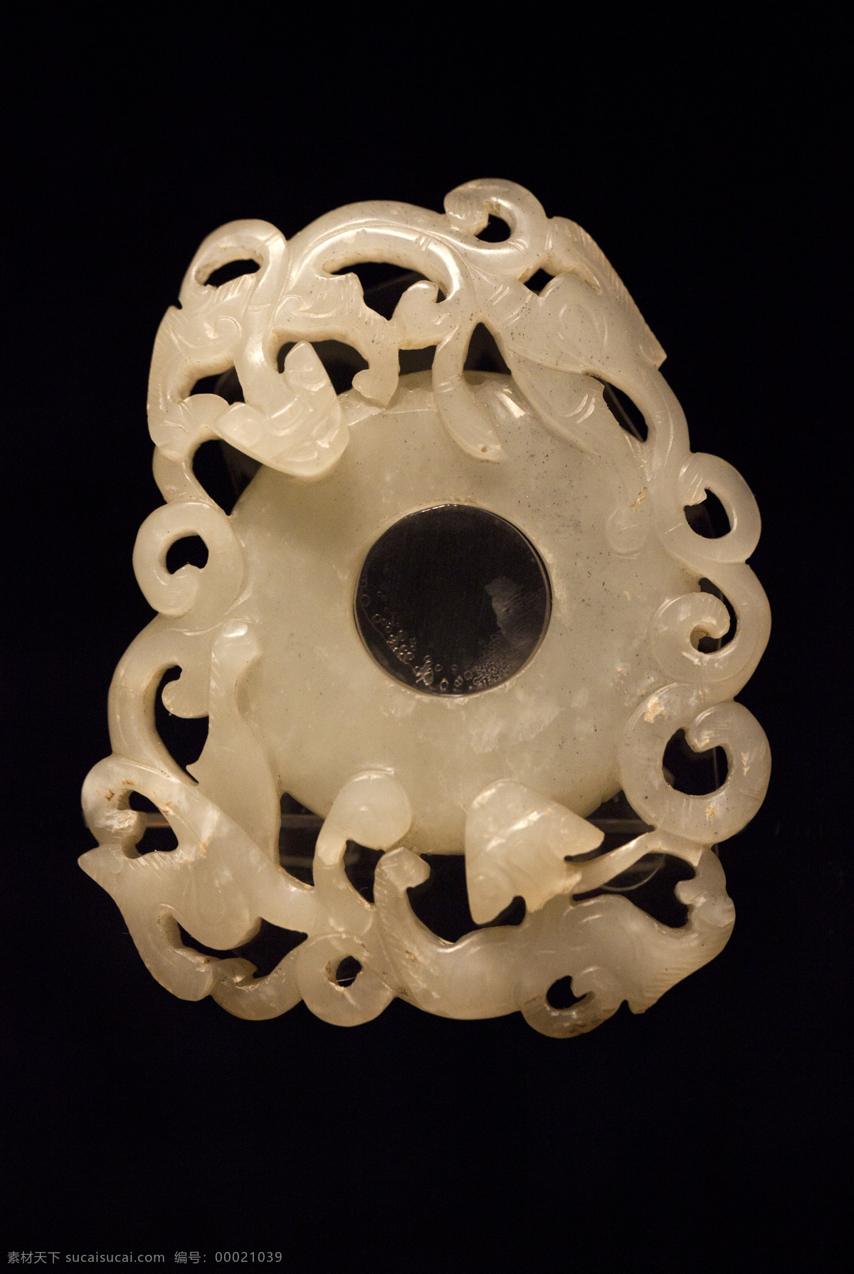 青玉双螭纹佩 清 青玉 螭 玉佩 雕刻 雕琢 出土 文物 首都 博物馆 玉石器 传统文化 文化艺术