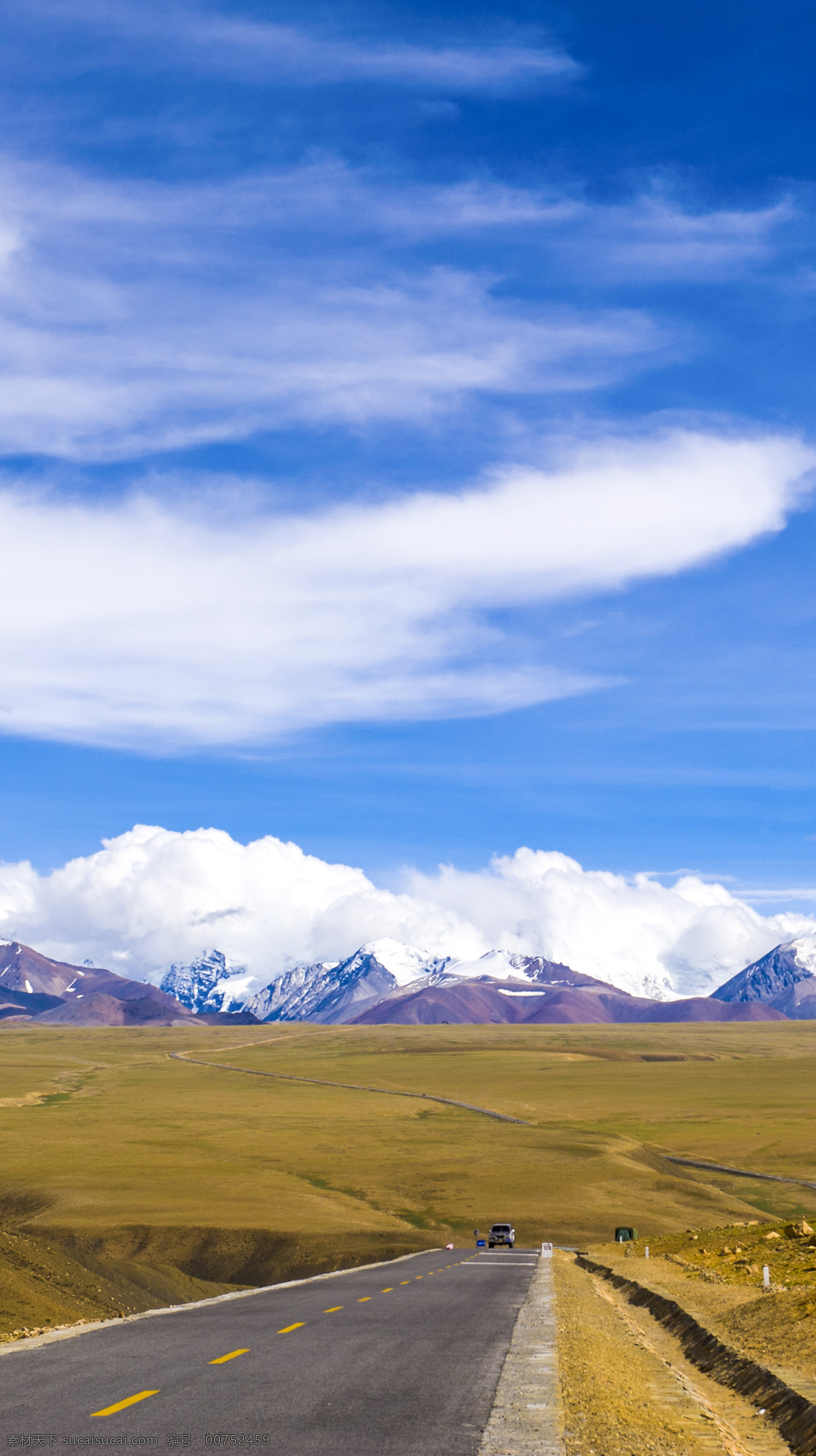西藏日喀则 西藏 日喀则 青藏高原 公路 青藏 高原 雪山 蓝天白云 蓝天 白云 云朵 天空 越野车 高山 山峰 山 崇山峻岭 旅游摄影 国内旅游
