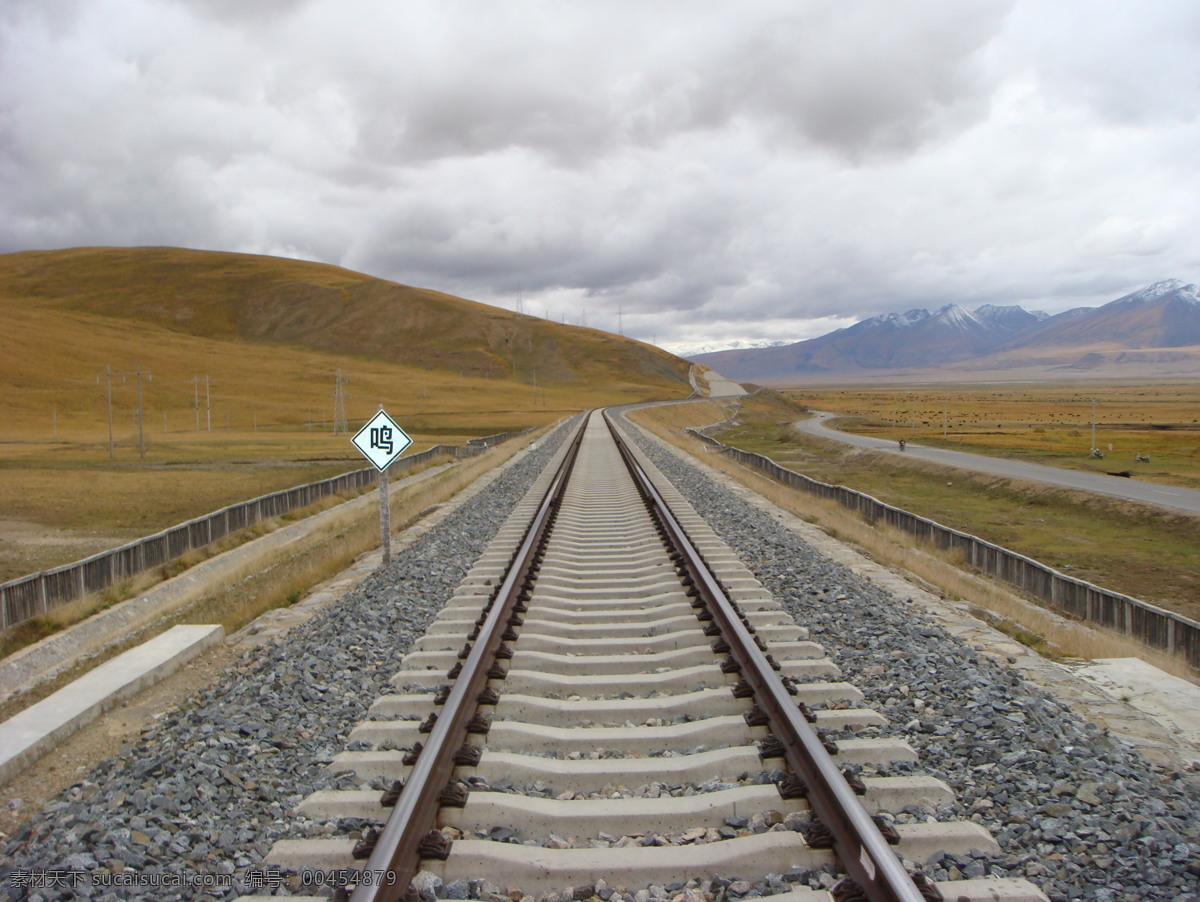 青藏铁路 西藏 10月 秋天 黄色的草原 人文景观 旅游摄影