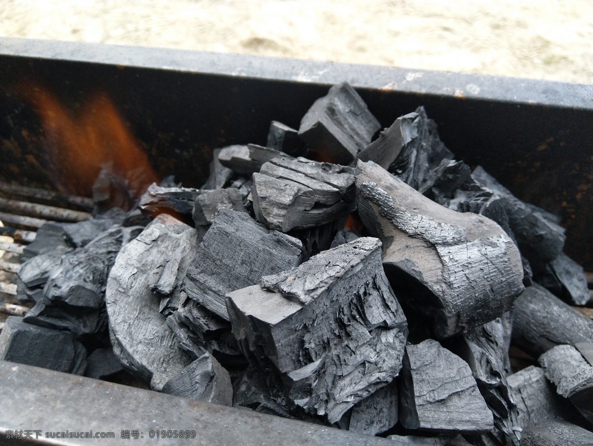 木炭 燃料 灶具 黑色 户外 自然生物 生活百科 生活素材