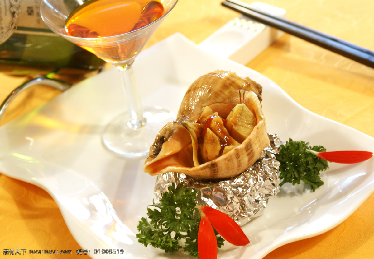 烤海螺 海螺 高脚杯 筷子 花 餐饮美食 传统美食 摄影图库
