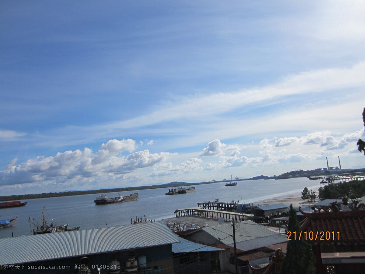 白云 草皮 大海 海岸 海边 海船 湖水 蓝天 码头 阳光 树荫 树影 游艇 水平线 水面 绿草 树木 植物 树叶 自然美 自然风景 自然景观 风景 生活 旅游餐饮