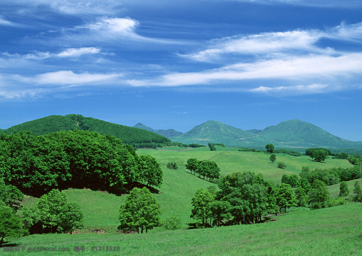 自然景观 草地 草原 蓝天 山丘 天空云彩 云彩 风景 生活 旅游餐饮