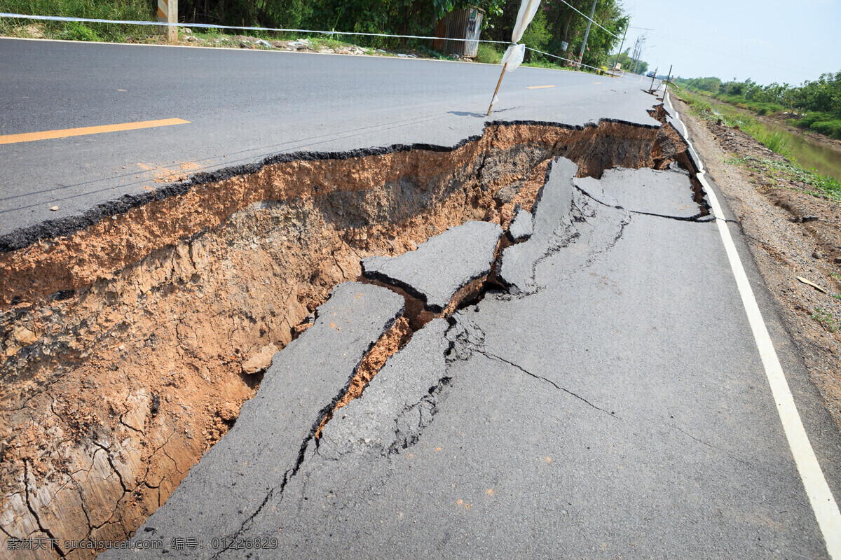 地震 裂开 马路 震后 公路 效外 灾害 自然灾害 灾难 其他类别 环境家居
