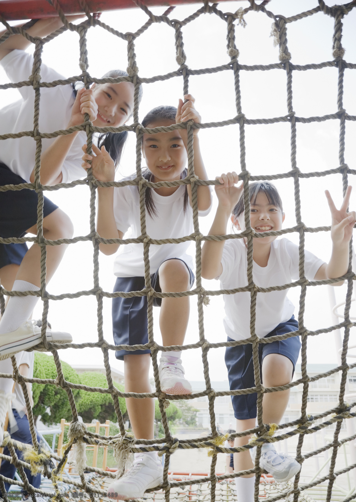 上 体育课 小女孩 快乐儿童 小学 孩子 学生 同学 学校 校园 教学 教育 高清图片 生活人物 人物图片