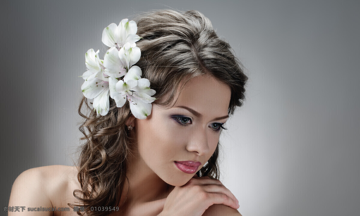 头 戴 花朵 外国 卷发 美女图片 头戴花朵 白色花朵 外国美女 卷发美女 人物 人物图片