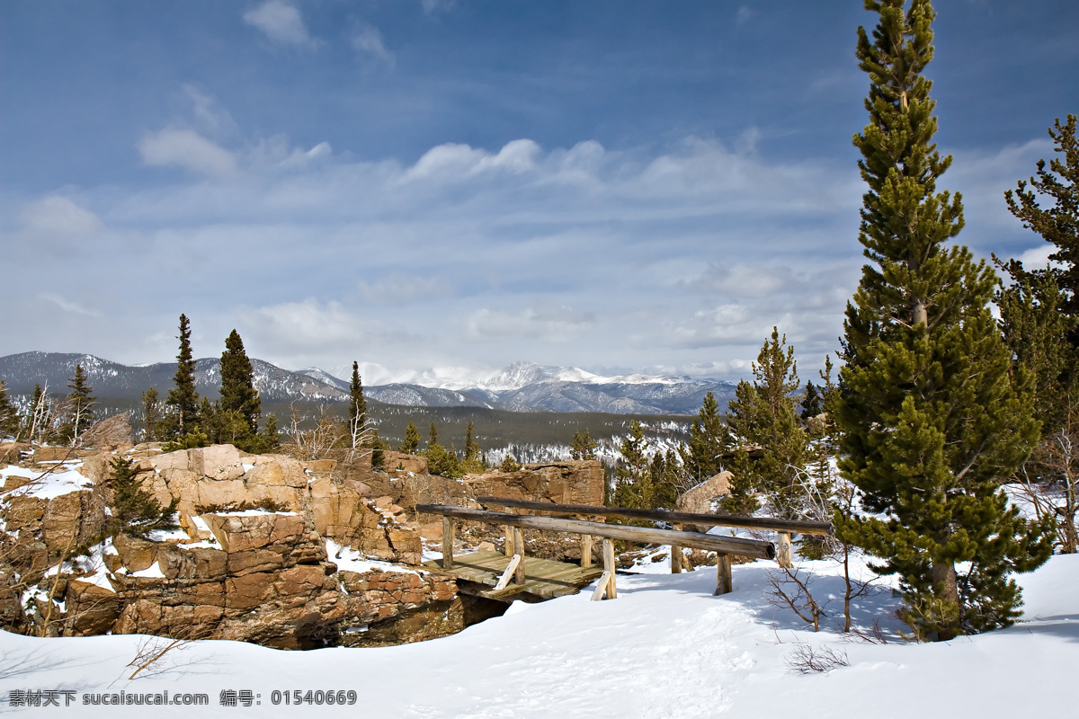 雪景 度假休闲 雪地 远处的山峰 树木 休闲度假 景观 自然美景 旅游摄影 天空 城市风光 环境家居