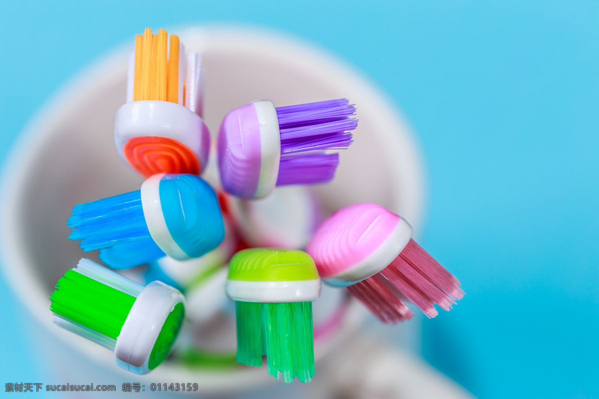 水杯 里 各种 颜色 牙刷 牙科 保护牙齿 健康牙齿 其他类别 生活百科