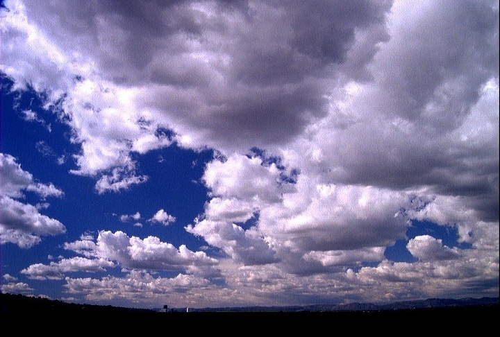 云朵飘飘之十 高清晰 天空 蓝天 白云 远视频编辑 影视作品 后期制作 动态素材 自然景观 多媒体设计 mov 自然人文 源文件库