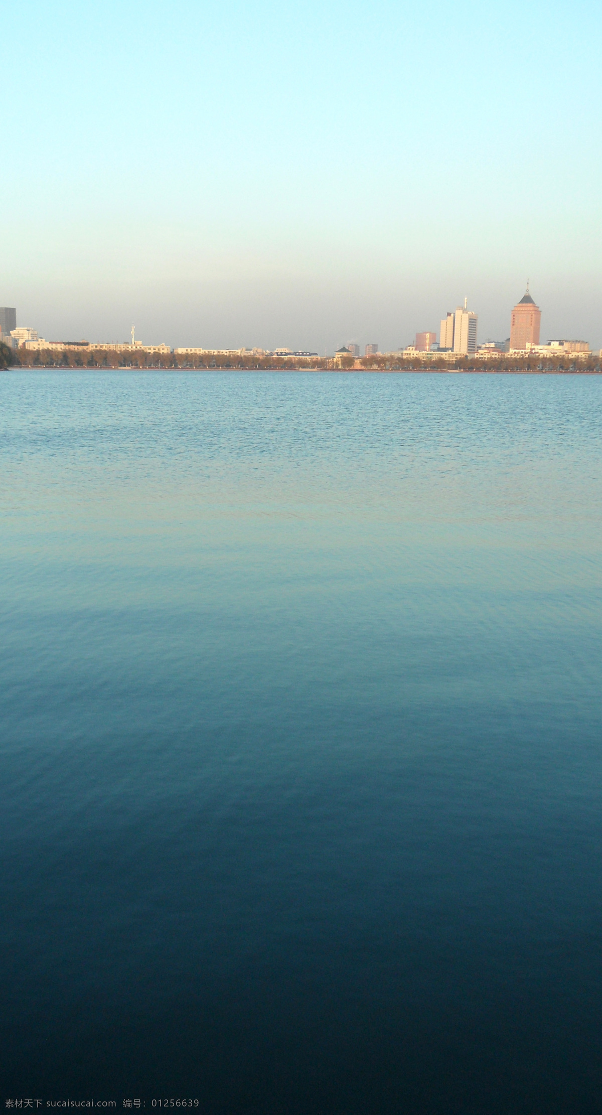 城市湖面 唯美 湖面 蓝色湖面 远景城市 山水风景 自然景观