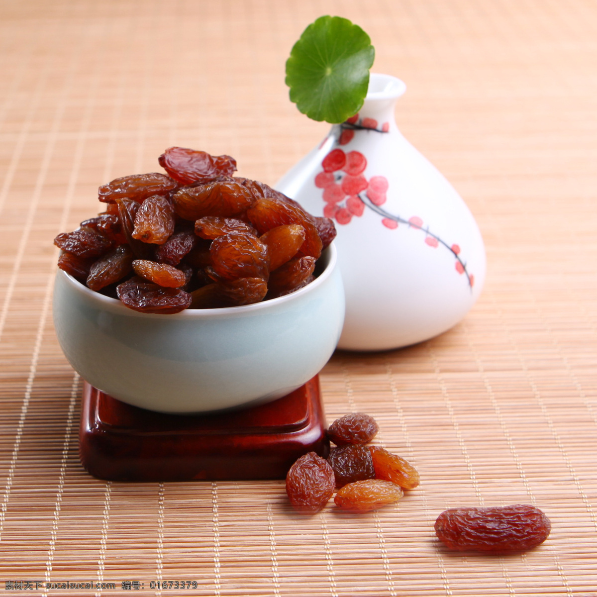 葡萄干 果脯 蜜饯 零食 新疆葡萄干 葡萄干特写 休闲食品 一堆葡萄干 餐饮美食 传统美食