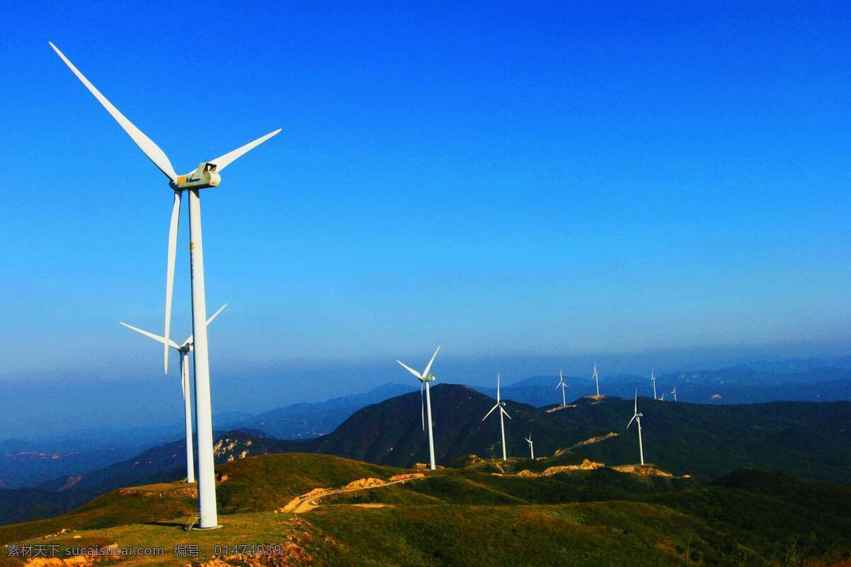 山顶风电 风电 风力发电 风车 蓝天 山顶 现代科技 工业生产