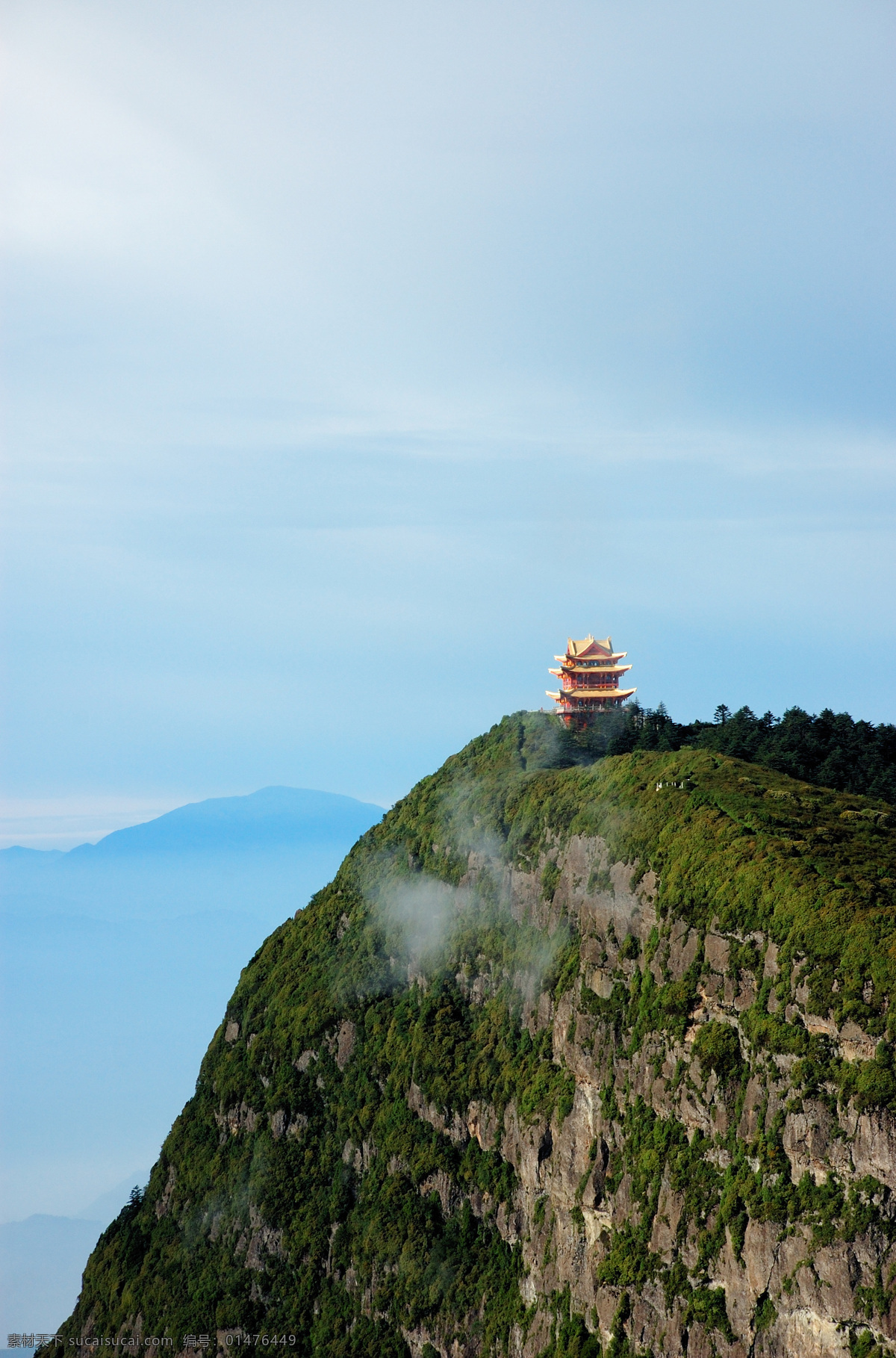 峨眉山万佛阁 峨眉山 万佛阁 山峰 庙宇 白云 仙境 旅游 国内旅游 旅游摄影