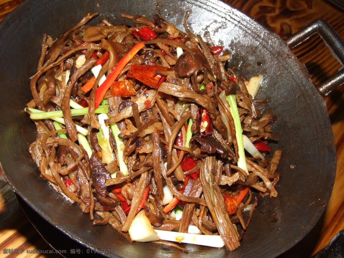 干 锅 腊味 茶树 菇 传统美食 茶树菇 腊肉 炒菜 川菜 湘菜 餐饮美食