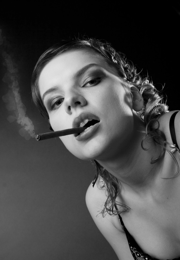 抽烟 性感美女 欧美 性感 美女 女人 创意美女 女性妇女 人物图库