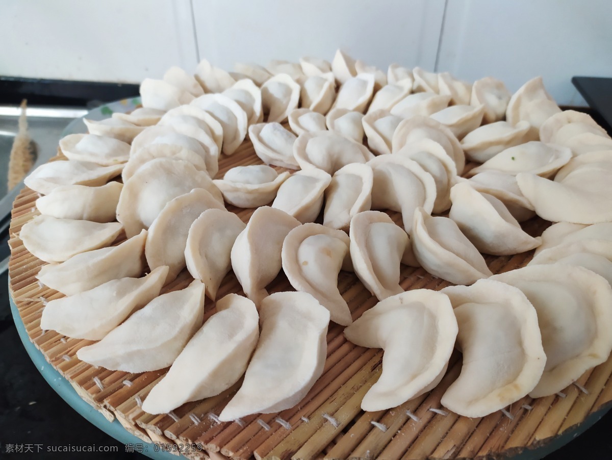 自制饺子 牛肉饺子 羊肉饺子 包饺子 一簲子饺子 生饺子 餐饮美食 传统美食