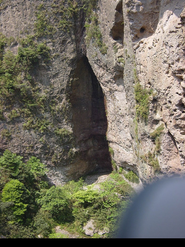 山洞 观音洞 树 山 草 石壁 石头 自然景观 山水风景 摄影图库 旅游摄影 独立创作