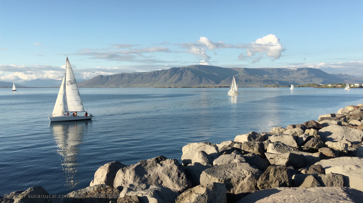 海边 岩石 上 拍摄 帆船 行驶 大海 船 蓝天白云 礁石 4k