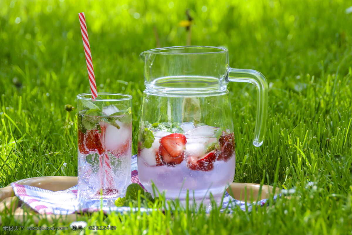 冰镇草莓果饮 美味 夏天 冰镇 水果 草莓 果饮 果汁 餐饮美食 饮料酒水