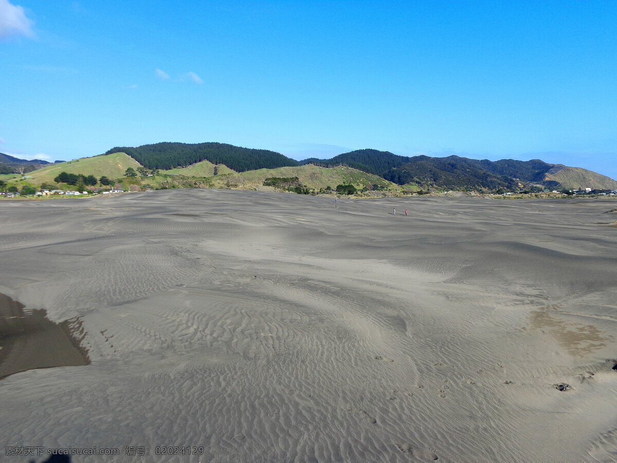 新西兰 自然风景 天空 蓝天 远山 沙山 沙丘 绿树丛 新西兰风光 旅游摄影
