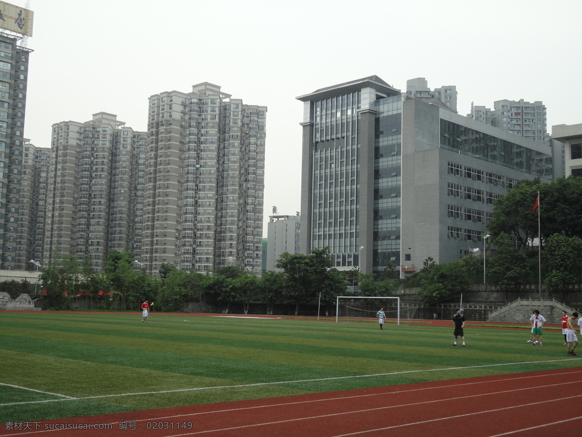 绿茵场 城市 高楼 建筑景观 踢球 学校 自然景观 足球场 高楼橡胶跑道 矢量图 日常生活