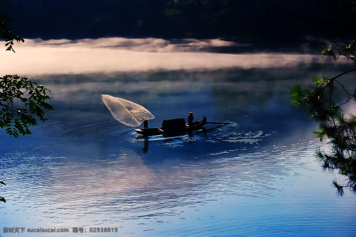 捕鱼 撒网 清晨 早晨 小船 渔民 自然景观 自然风景