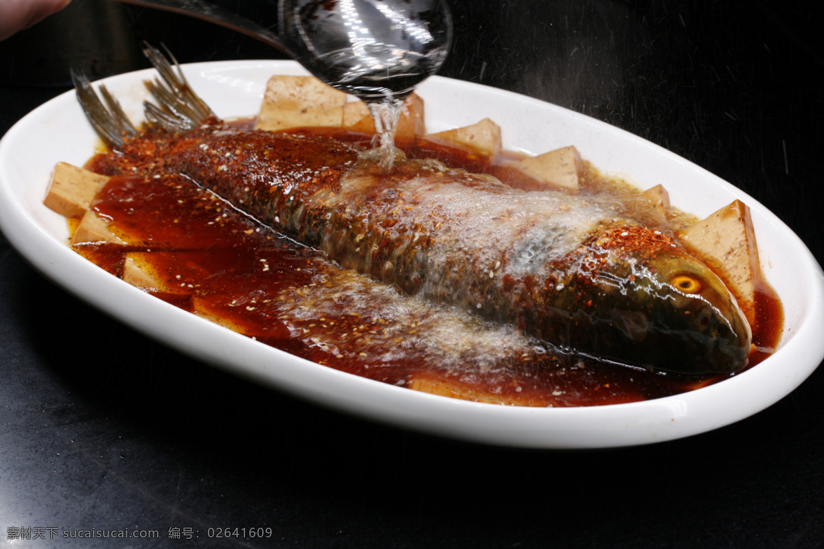 油泼草鱼 草鱼 炖鱼 香辣鱼 鱼炖豆腐 菜谱 餐饮美食 传统美食