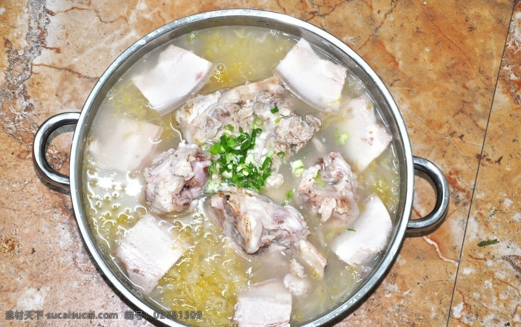 鲜 大 骨头 酸菜 锅 东北特色 传统美食 餐饮美食