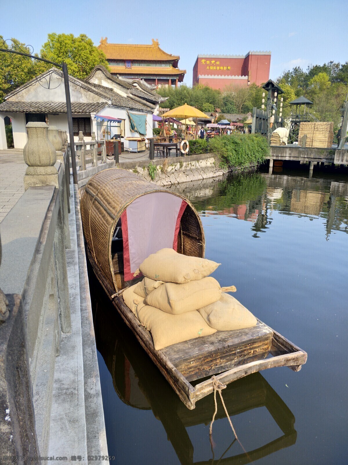 乌蓬船 木船 木舟 船 停泊 靠岸 麻袋 桥 湖 风景照 旅游摄影 国内旅游