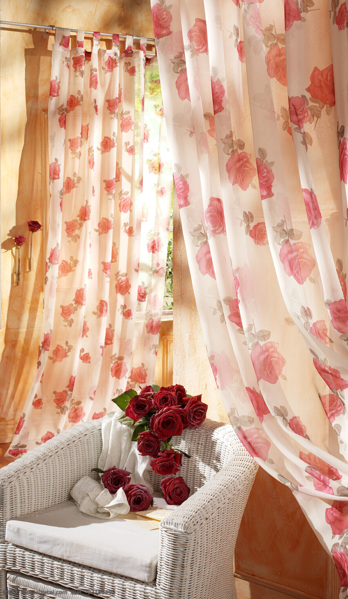 花饰窗帘 窗帘 玫瑰花 红玫瑰 沙发 圈椅 花束