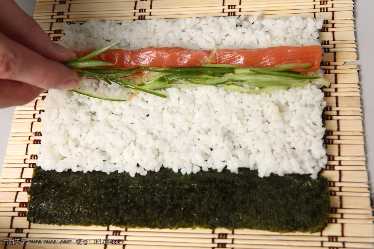 寿司制作 寿司 日本料理 美食 紫菜包饭 三文鱼 生鱼片 鱼籽 西餐美食 餐饮美食