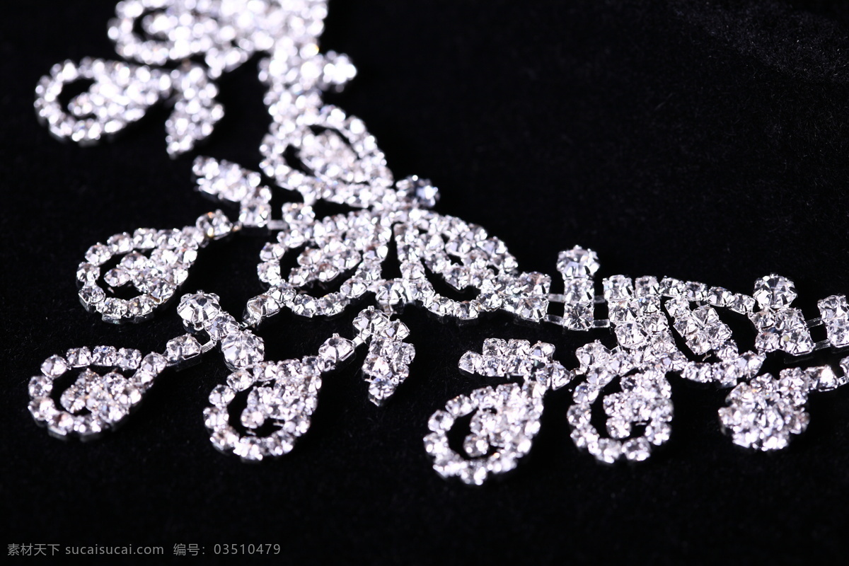 珠宝 奢侈品 项链 钻石 钻石项链 流光异彩 珠宝服饰 生活百科 黑色
