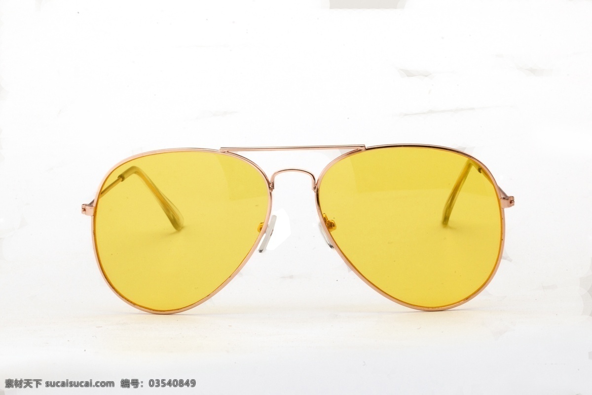 时尚 个性 黄色 墨镜 透明 暴露在阳光下 阳光 强弱 自动 变 深 浅 镀 上 某种 颜色 防紫外线 作用 防 红外线 性能